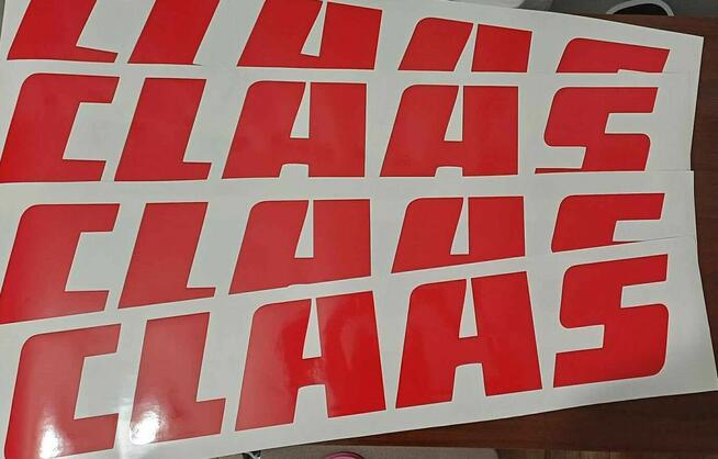 Dorabianie naklejek na maszyny rolnicze budowlane