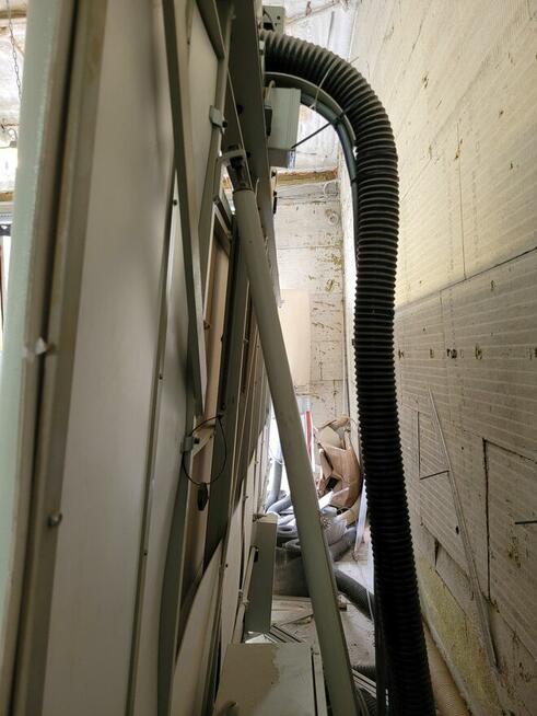 Syndyk sprzeda maszyn - piłę/frezakę pionową GMC 42-22 A