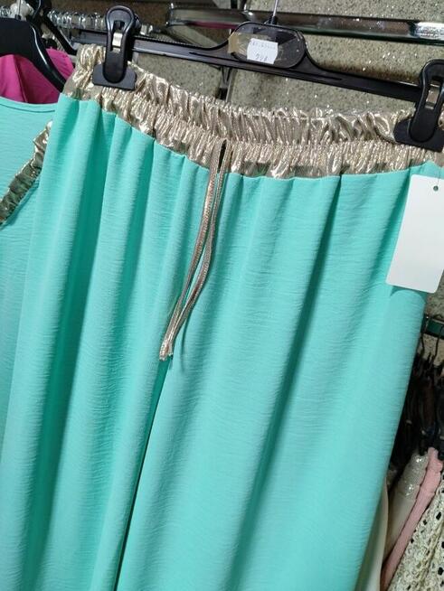 Hit! Piękny komplet ze złotymi dodatkami