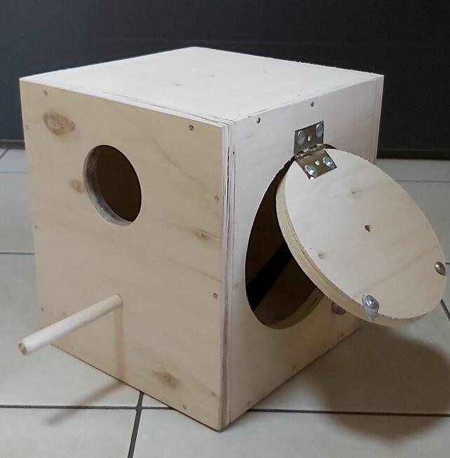 Budka dla średnich papug