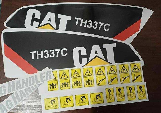 Dorabianie naklejek na maszyny budowlane rolnicze