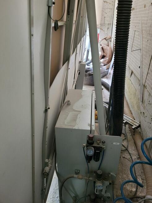 Syndyk sprzeda maszyn - piłę/frezakę pionową GMC 42-22 A