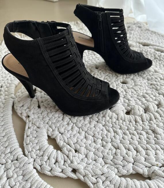 Ciuchy, ubrania, biżuteria, buty