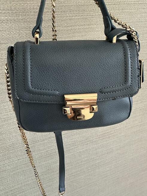 Ciuchy, ubrania, biżuteria, buty