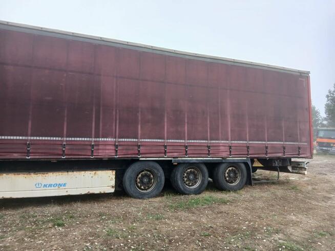 Syndyk sprzeda naczepę ciężarową