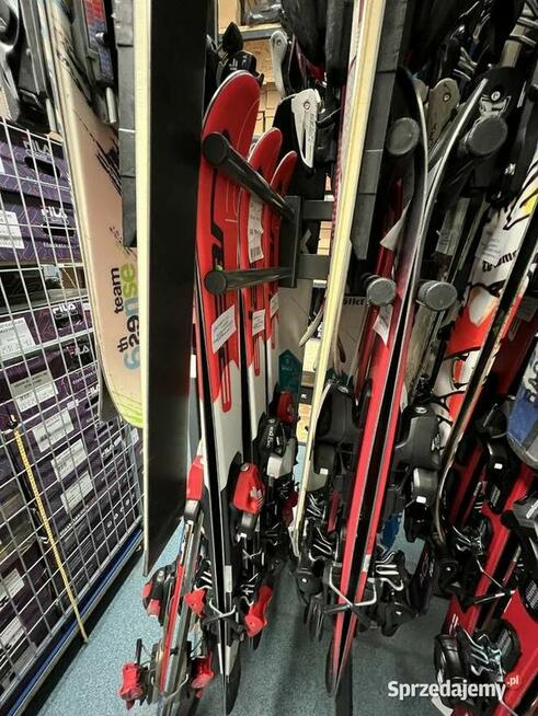 Syndyk sprzeda pakiet nart używanych i nart juniorskich