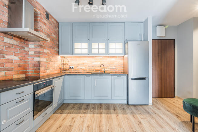 2 pokoje z garderobą, 7 min pieszo kolejka