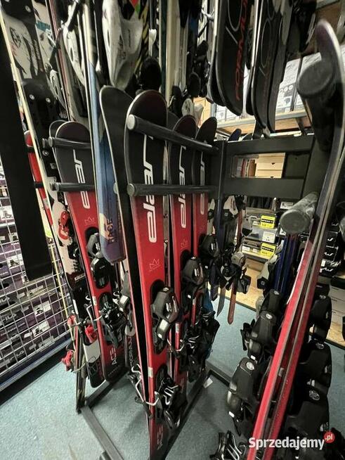 Syndyk sprzeda pakiet nart używanych i nart juniorskich