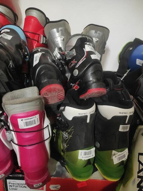 Syndyk sprzeda 57 par butów narciarskich