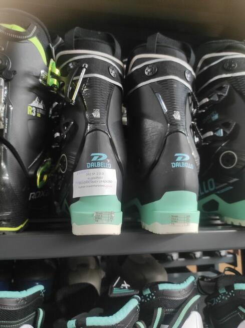 Syndyk sprzeda 57 par butów narciarskich