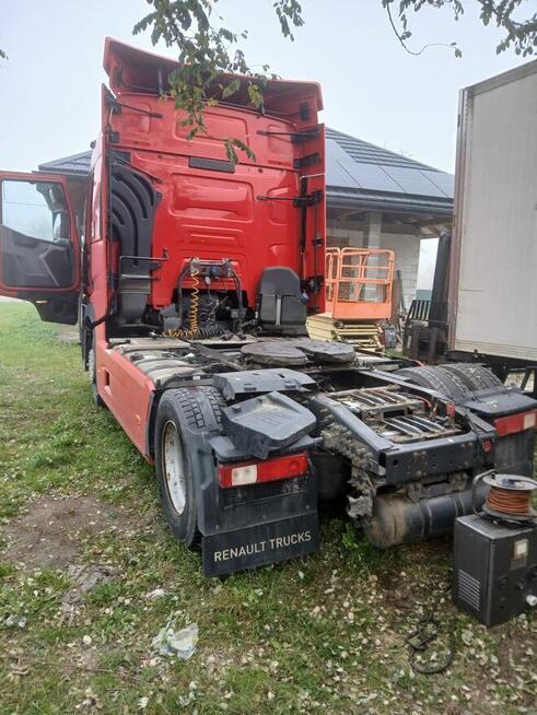 Syndyk sprzeda ciągnik samochodowy
