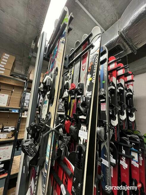 Syndyk sprzeda pakiet nart używanych i nart juniorskich