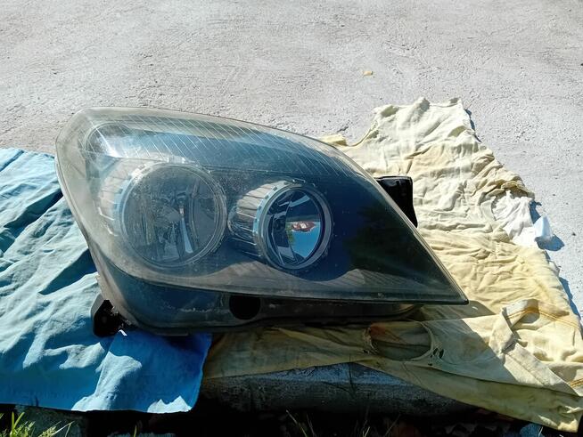 Sprzedam lampy przód opel astra h