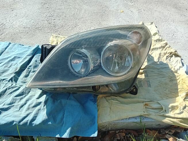 Sprzedam lampy przód opel astra h