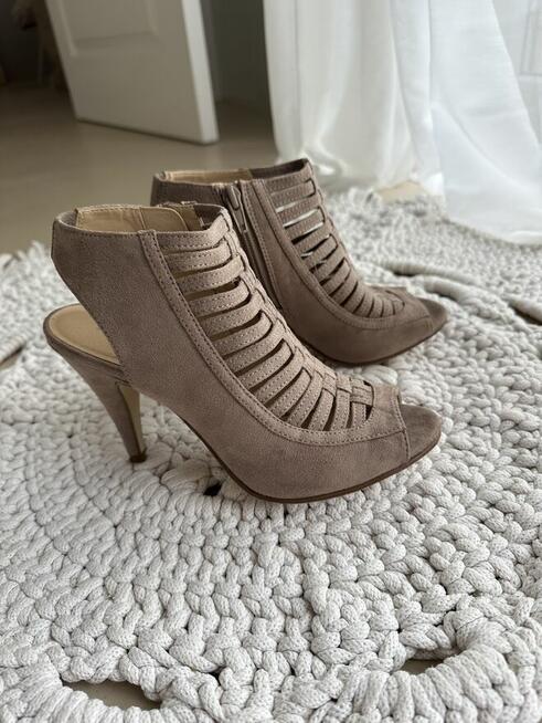 Ciuchy, ubrania, biżuteria, buty