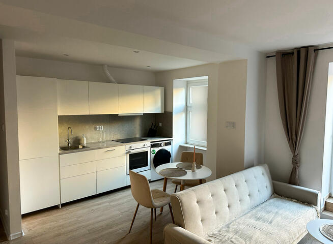 Mieszkanie Chorzów 35m² - 2 pokoje| Klimatyzacja| Blisko DTŚ