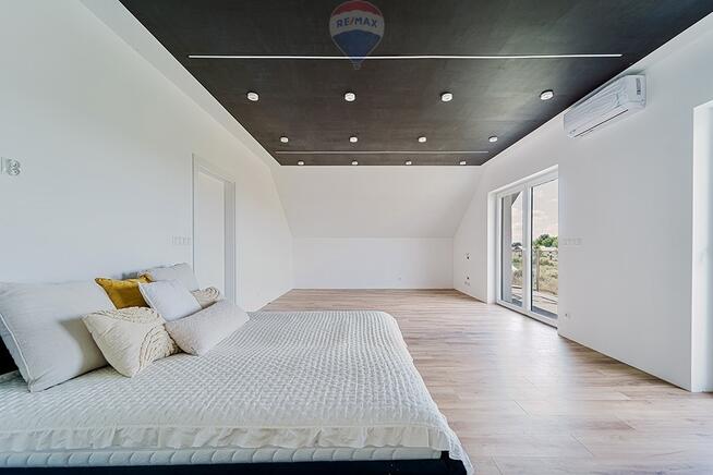 Nowoczesna willa z prywatną plażą