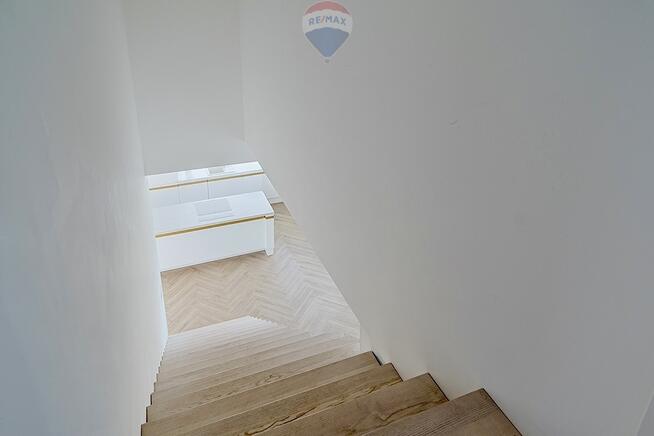 Nowoczesna willa z prywatną plażą