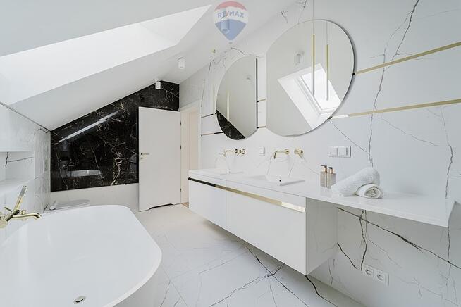 Nowoczesna willa z prywatną plażą