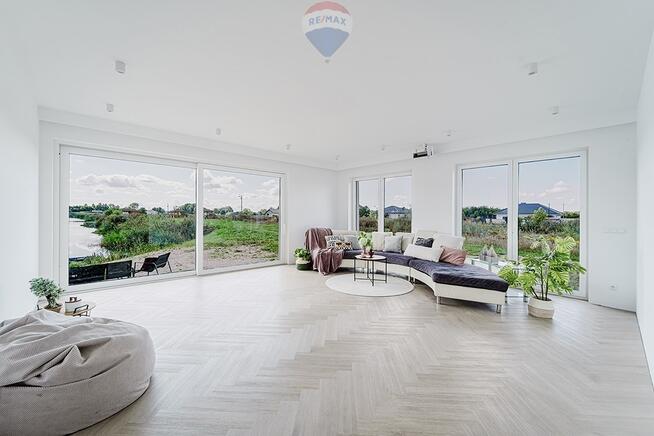 Nowoczesna willa z prywatną plażą