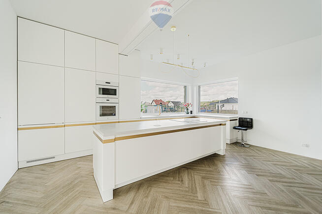 Nowoczesna willa z prywatną plażą