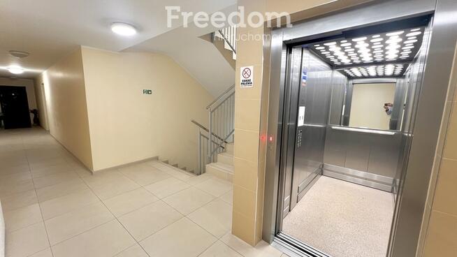 Mieszkanie 2 pokoje balkon widok na port parking.