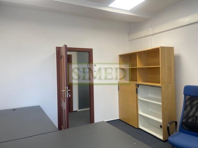 Niski parter, parking, dostęp24h ,ochrona.cisza