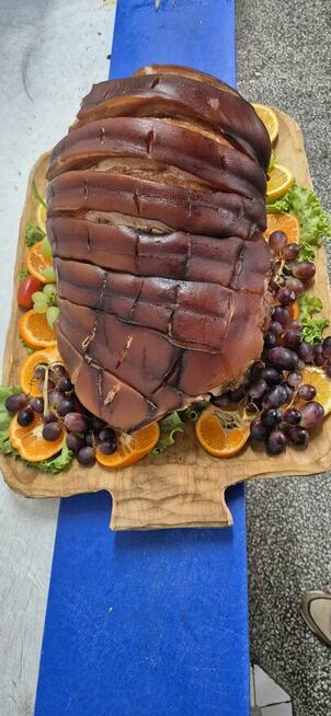 Prosiak i udziec pieczony z dowozem i krojeniem