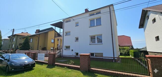 Dom mieszkalny wolnostojący oraz oddzielny garaż z komórką