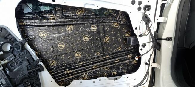 Wyciszanie samochodów - wygłuszanie drzwi, nadkoli, maski