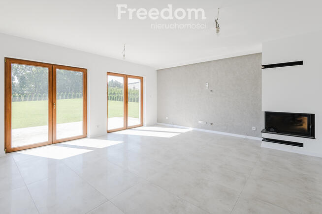 Dom na sprzedaż z dużą działką.