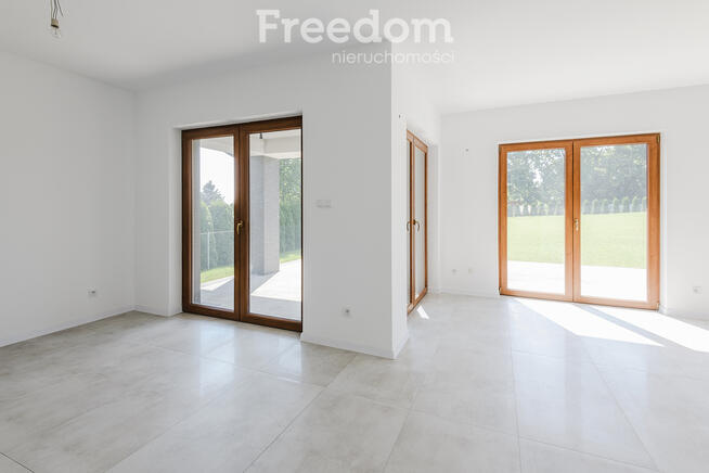 Dom na sprzedaż z dużą działką.