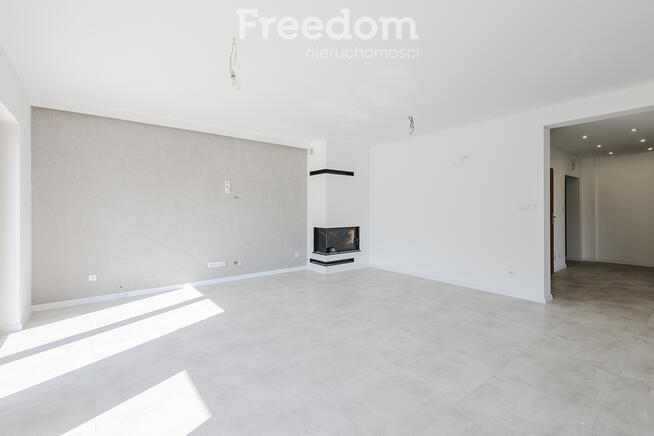 Dom na sprzedaż z dużą działką.