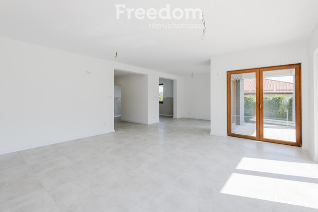 Dom na sprzedaż z dużą działką.