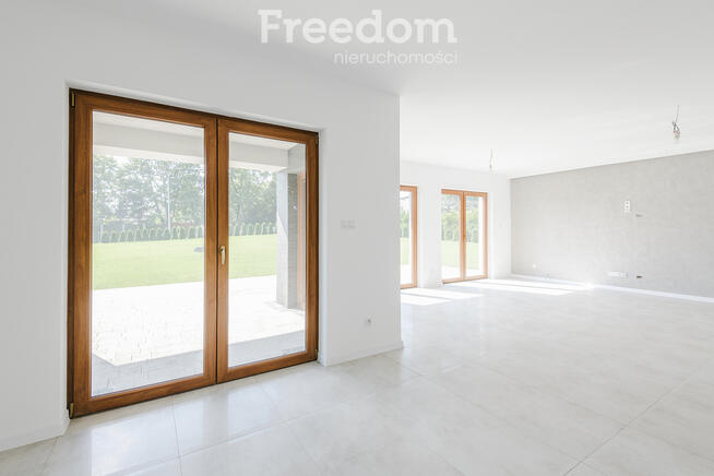 Dom na sprzedaż z dużą działką.