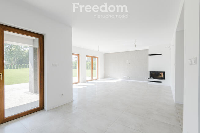 Dom na sprzedaż z dużą działką.