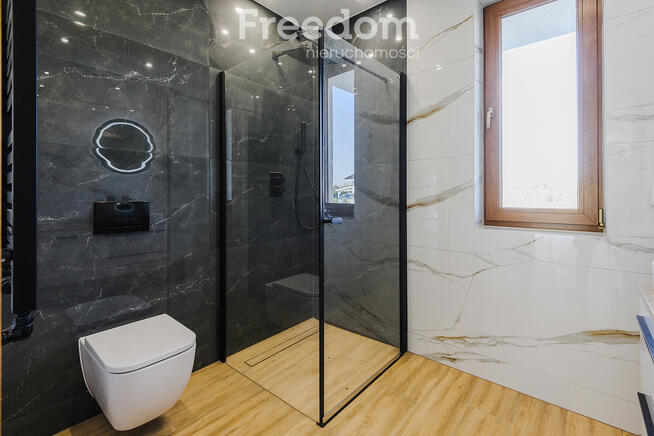 Dom na sprzedaż z dużą działką.