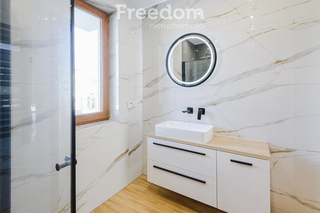 Dom na sprzedaż z dużą działką.