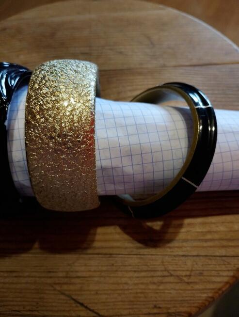 Bransoletki kolorowe modne