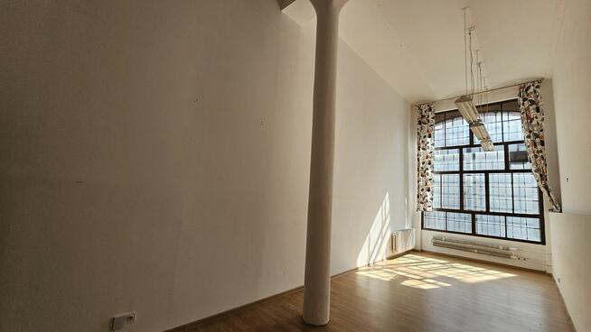 Do wynajęcia biuro 11.9 m2 na 2 piętrze Orląt Lwowskich