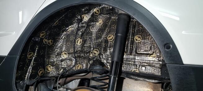 Wyciszanie samochodów - wygłuszanie drzwi, nadkoli, maski