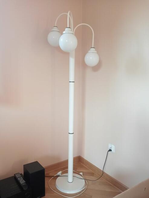 Biały ,elegancki komplet oświetleniowy