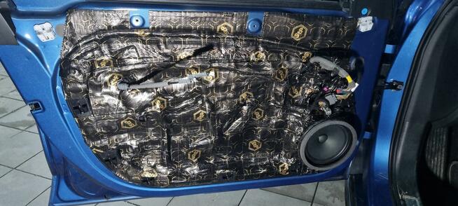 Wyciszanie samochodów - wygłuszanie drzwi, nadkoli, maski