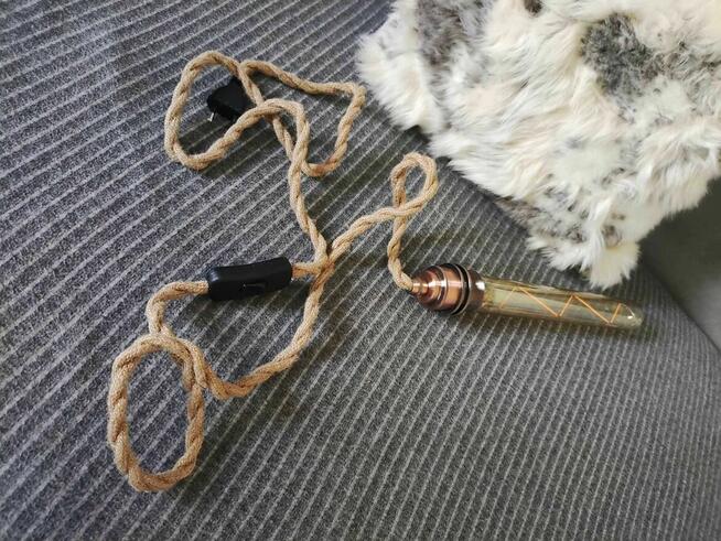 Lampa złota z żarówka dekoracyjna sznur lina Lampka wisząca