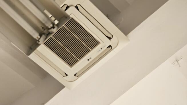 Do wynajęcia biuro 11.9 m2 na 2 piętrze Orląt Lwowskich