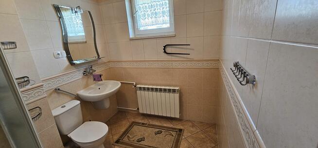 Dom mieszkalny wolnostojący oraz oddzielny garaż z komórką