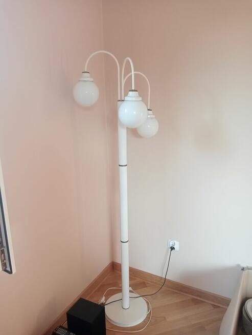 Biały ,elegancki komplet oświetleniowy