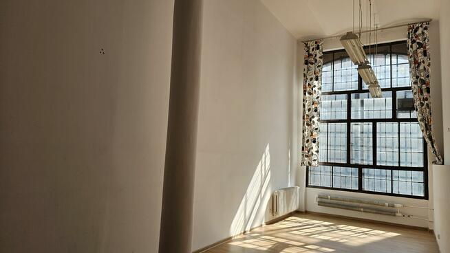 Do wynajęcia biuro 11.9 m2 na 2 piętrze Orląt Lwowskich