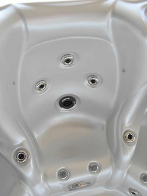 Jacuzi ogrodowe Balboa 224×224×90 cm Akryl. Pokrywa schody