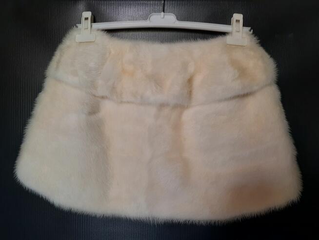 Saga Mink- etola z białych norek